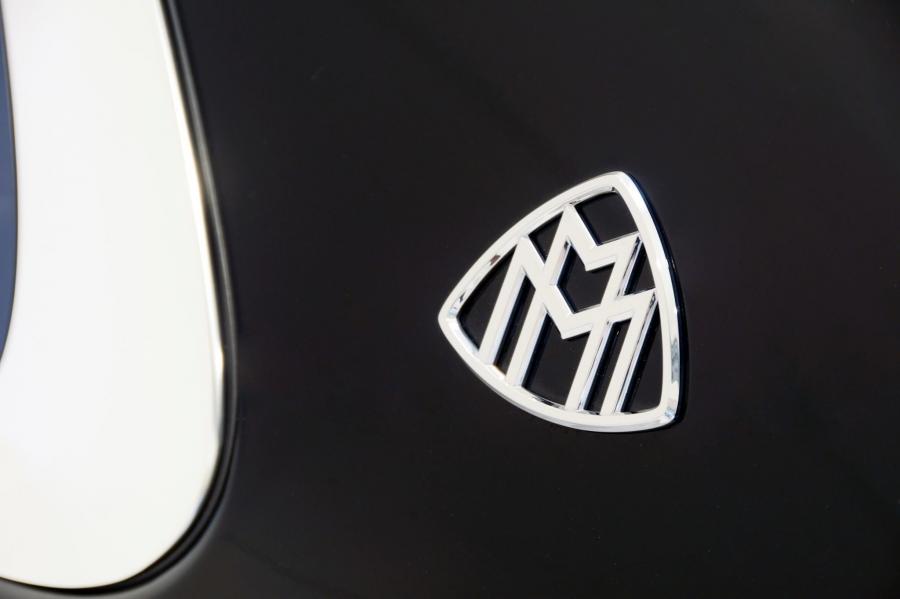 Логотип Mercedes-Maybach Rocket 900 by Brabus 2016 года  (фото 25 из 48)
